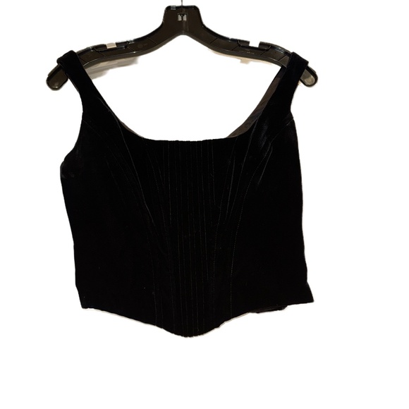 Black velvet cropped fitted elegant sleeveless top. Size 6 - Picture 1 of 5